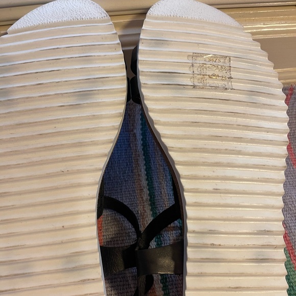 ixoo T strap black leather sandals. Cork footbed with 1/2 inch platform. Size 38 - Picture 6 of 9